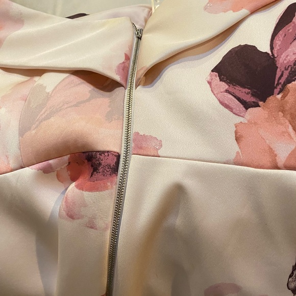 Like new lined floral off the shoulder dress, size L (runs small) - Picture 5 of 5